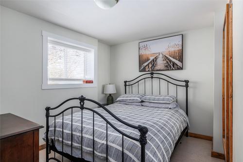 9434 Hodges Road, Vernon, BC - Indoor Photo Showing Bedroom