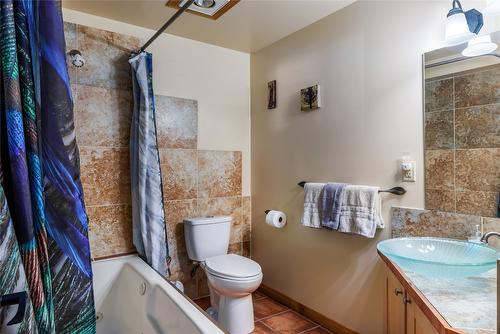 9434 Hodges Road, Vernon, BC - Indoor Photo Showing Bathroom