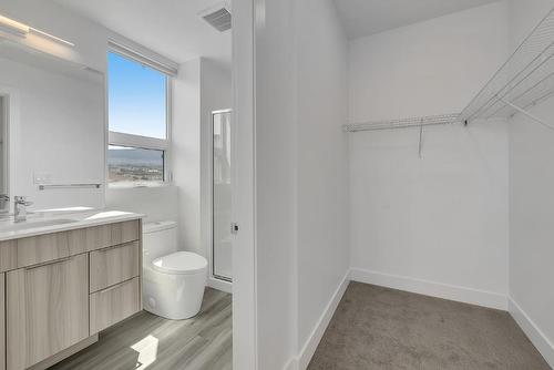 502C-3642 Mission Springs Drive, Kelowna, BC - Indoor Photo Showing Bathroom