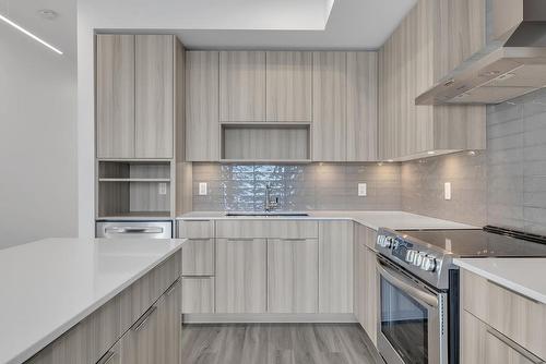 502C-3642 Mission Springs Drive, Kelowna, BC - Indoor Photo Showing Kitchen With Upgraded Kitchen