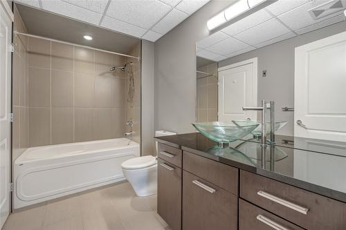 513-3645 Carrington Road, West Kelowna, BC - Indoor Photo Showing Bathroom