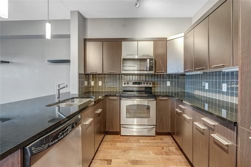 513-3645 Carrington Road, West Kelowna, BC - Indoor Photo Showing Kitchen With Stainless Steel Kitchen With Double Sink With Upgraded Kitchen