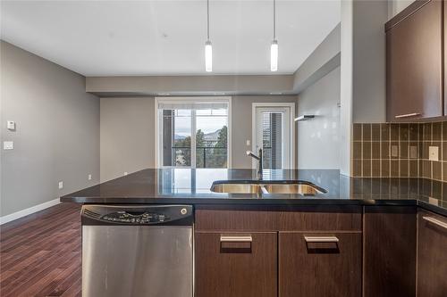 513-3645 Carrington Road, West Kelowna, BC - Indoor Photo Showing Kitchen With Double Sink