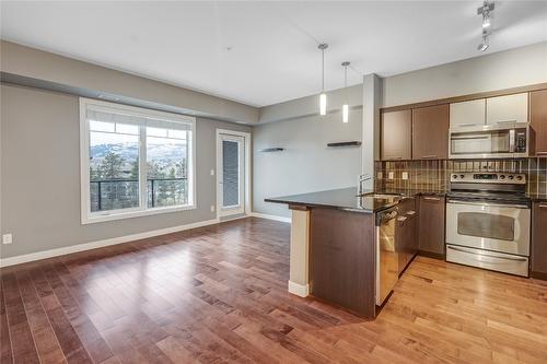 513-3645 Carrington Road, West Kelowna, BC - Indoor Photo Showing Kitchen With Stainless Steel Kitchen