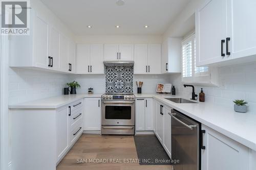 74 Pearce Drive, Ajax, ON - Indoor Photo Showing Kitchen With Upgraded Kitchen