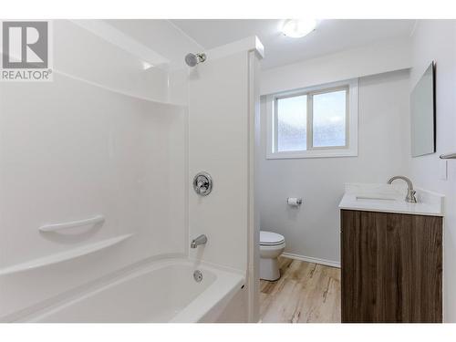 bathroom - 702 Brink Street, Ashcroft, BC - Indoor Photo Showing Bathroom