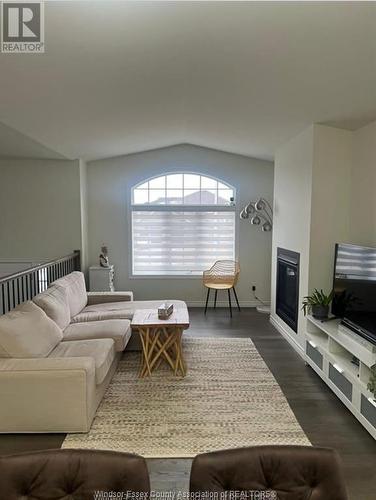 1185 Aspen Ridge Crescent, Lakeshore, ON - Indoor Photo Showing Living Room