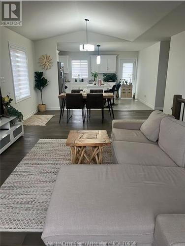 1185 Aspen Ridge Crescent, Lakeshore, ON - Indoor Photo Showing Living Room