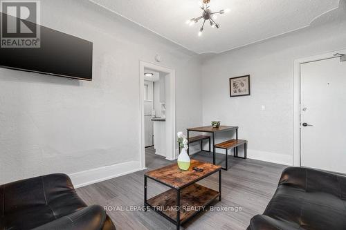 4 - 425 Mckenzie Avenue, London, ON - Indoor Photo Showing Living Room