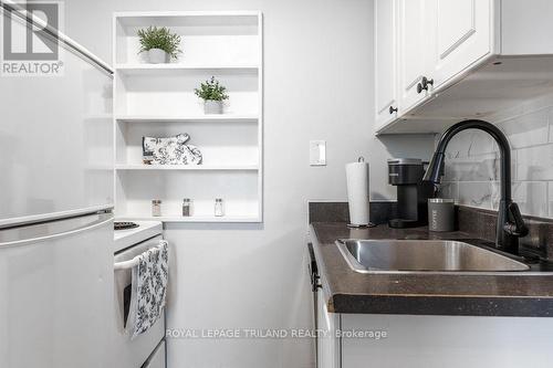 4 - 425 Mckenzie Avenue, London, ON - Indoor Photo Showing Kitchen