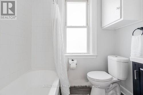 4 - 425 Mckenzie Avenue, London, ON - Indoor Photo Showing Bathroom