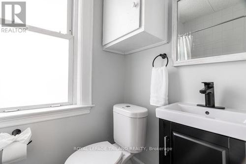 4 - 425 Mckenzie Avenue, London, ON - Indoor Photo Showing Bathroom