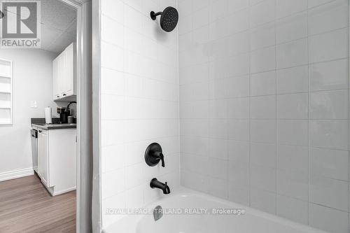 4 - 425 Mckenzie Avenue, London, ON - Indoor Photo Showing Bathroom