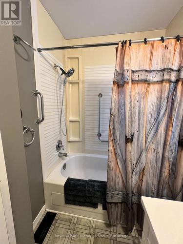 370 St Vincent Street, Meaford, ON - Indoor Photo Showing Bathroom