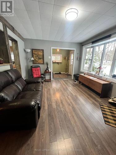 370 St Vincent Street, Meaford, ON - Indoor Photo Showing Living Room