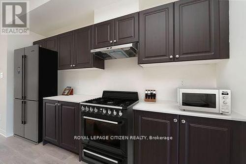 61 Emmas Way, Whitby, ON - Indoor Photo Showing Kitchen