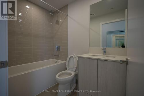 3401 - 4130 Parkside Village Drive, Mississauga, ON - Indoor Photo Showing Bathroom