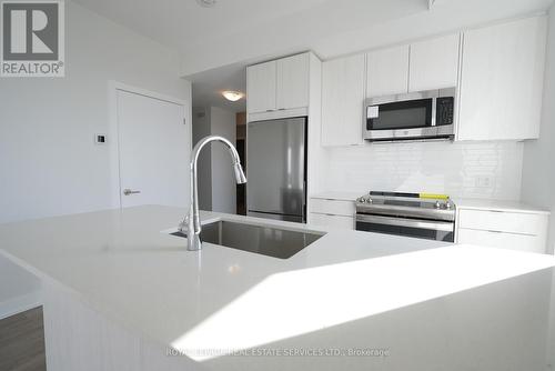 3401 - 4130 Parkside Village Drive, Mississauga, ON - Indoor Photo Showing Kitchen