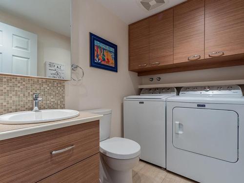 Powder room - 1024 Rue Fréchette, Longueuil (Le Vieux-Longueuil), QC - Indoor Photo Showing Laundry Room