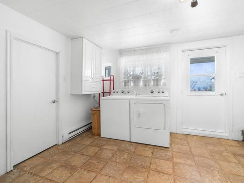 Dining room - 31  - 35 Rue Principale O., Berthier-Sur-Mer, QC - Indoor Photo Showing Laundry Room