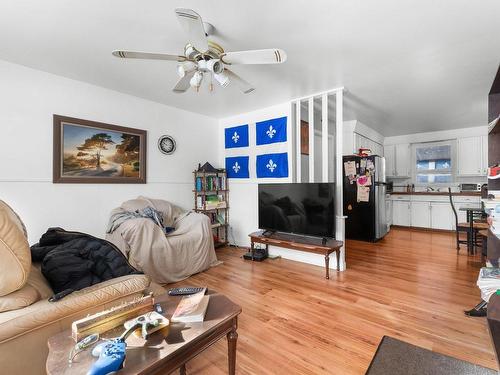 Living room - 31  - 35 Rue Principale O., Berthier-Sur-Mer, QC - Indoor Photo Showing Living Room