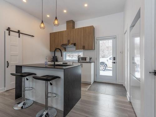 Cuisine - 120 Ch. Desjardins, Saint-Michel-Des-Saints, QC - Indoor Photo Showing Kitchen With Upgraded Kitchen