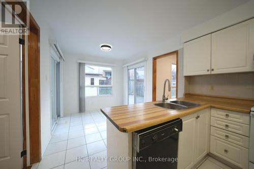 217 Highglen Avenue, Markham, ON - Indoor Photo Showing Kitchen With Double Sink