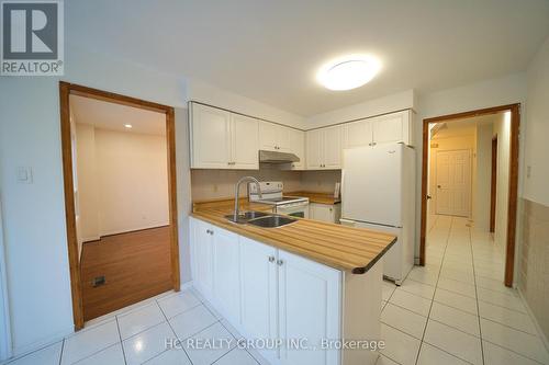 217 Highglen Avenue, Markham, ON - Indoor Photo Showing Kitchen With Double Sink