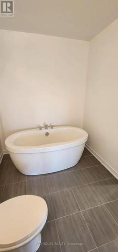 540 Red Elm Road, Shelburne, ON - Indoor Photo Showing Bathroom