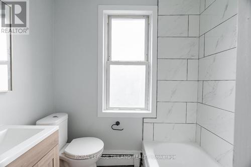 7 - 425 Mckenzie Avenue, London, ON - Indoor Photo Showing Bathroom