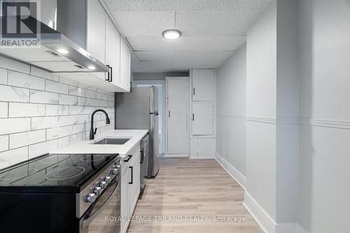 7 - 425 Mckenzie Avenue, London, ON - Indoor Photo Showing Kitchen With Upgraded Kitchen