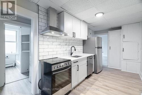 7 - 425 Mckenzie Avenue, London, ON - Indoor Photo Showing Kitchen