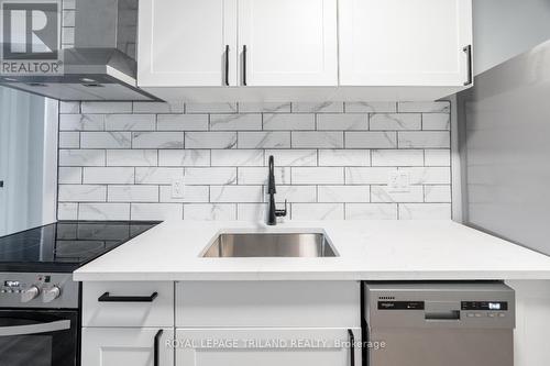 7 - 425 Mckenzie Avenue, London, ON - Indoor Photo Showing Kitchen