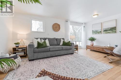 89 Mcnab Street E, Centre Wellington (Elora/Salem), ON - Indoor Photo Showing Living Room