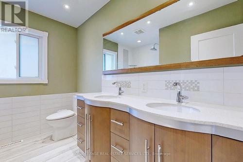 4 Mcmaster Avenue, Hamilton, ON - Indoor Photo Showing Bathroom