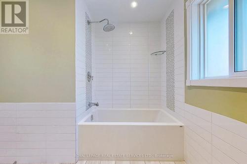 4 Mcmaster Avenue, Hamilton, ON - Indoor Photo Showing Bathroom