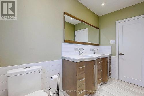 4 Mcmaster Avenue, Hamilton, ON - Indoor Photo Showing Bathroom