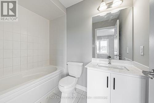 30 - 470 Linden Drive, Cambridge, ON - Indoor Photo Showing Bathroom