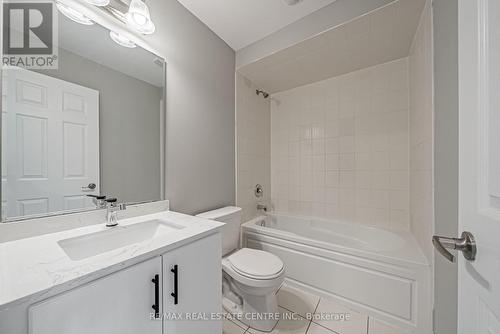 30 - 470 Linden Drive, Cambridge, ON - Indoor Photo Showing Bathroom