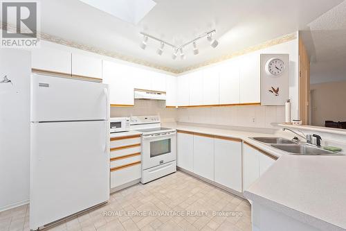 10 Bathurst Road S, Perth, ON - Indoor Photo Showing Kitchen With Double Sink