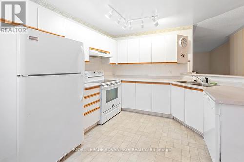 10 Bathurst Road S, Perth, ON - Indoor Photo Showing Kitchen With Double Sink