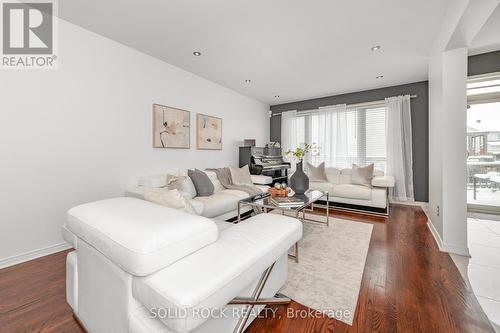 437 Brigitta Street, Ottawa, ON - Indoor Photo Showing Living Room