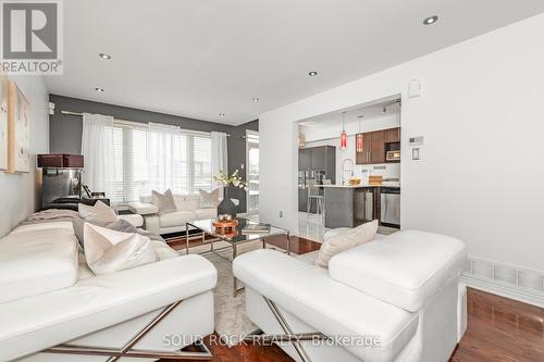 437 Brigitta Street, Ottawa, ON - Indoor Photo Showing Living Room