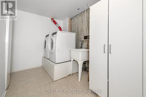 437 Brigitta Street, Ottawa, ON - Indoor Photo Showing Laundry Room