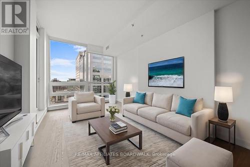 1701 - 199 Slater Street, Ottawa, ON - Indoor Photo Showing Living Room