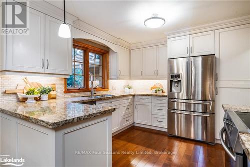 6123 27/28 Nottawasaga Side Road, Clearview (Stayner), ON - Indoor Photo Showing Kitchen With Upgraded Kitchen