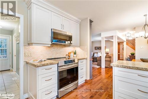 6123 27/28 Nottawasaga Side Road, Clearview (Stayner), ON - Indoor Photo Showing Kitchen With Upgraded Kitchen