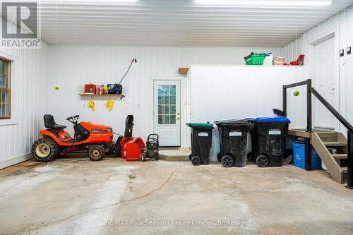 6123 27/28 Nottawasaga Side Road, Clearview (Stayner), ON - Indoor Photo Showing Garage