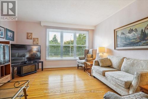 606 Abana Road, Mississauga (Cooksville), ON - Indoor Photo Showing Living Room