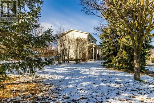 525 Whitelaw Road, Guelph (Parkwood Gardens), ON - Outdoor